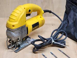 lot 72 image: DeWalt Electric Jig Saw