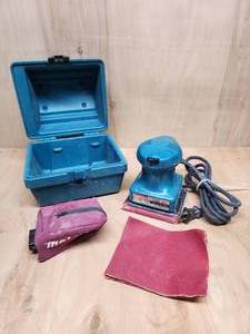 lot 70 image: Makita Electric Finishing Sander