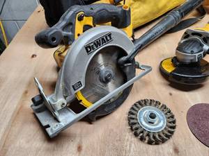 lot 129 image: Assorted DeWalt Cordless Tools Lot