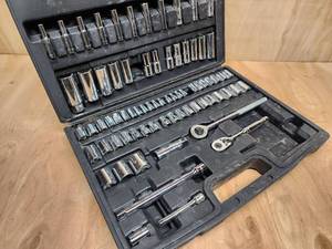 lot 92 image: Husky 14in. 38in. Mechanics Tool Set