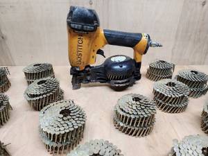 lot 175 image: Pneumatic Roofing Nailer with Nails