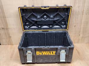lot 82 image: Empty Dewalt Carrying Tool Case