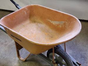 lot 381 image: True Temper Wheel Barrel
