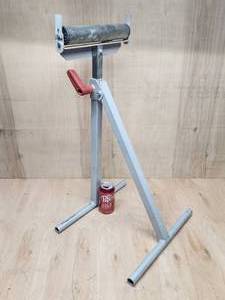 lot 195 image: Adjustable Board Feeder Stand