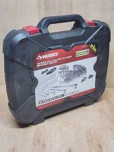 lot 162 image: Husky 14in. 38in. 12in. Mechanics Tool Set in used condition