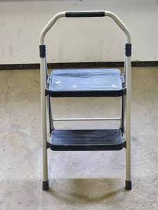 lot 187 image: Folding Utility Step Stool