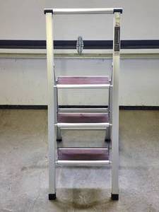 lot 190 image: Aluminum Step Ladder
