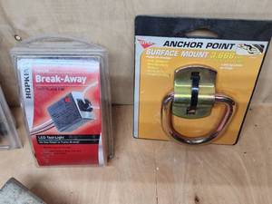 lot 376 image: Assorted Tow Hitch Accessories