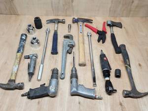 lot 333 image: Assorted Hand Tools