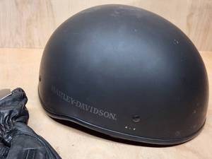 lot 370 image: Harley Davidson Helmet and Gloves