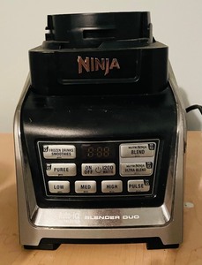 lot 348 image: Ninja Blender with 4 Blending Cups