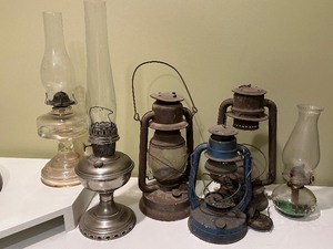 lot 259 image: Variety of Vintage Lanterns and Oil Lamps