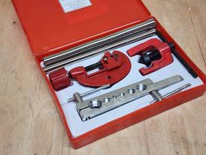 lot 338 image: Flare Tool Kit