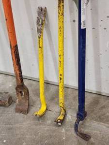 lot 299 image: Assorted Pry Bars, Grissly Bar and Sledge Hammer