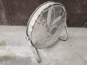 lot 408 image: Electric Floor Fan