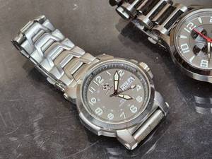 lot 366 image: (2) Mens Watch