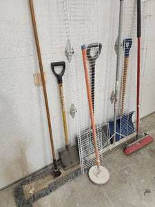 lot 398 image: Assorted Yard Tools