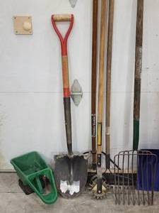 lot 399 image: Assorted Yard Tools