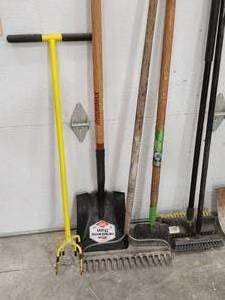 lot 400 image: Assorted Yard Tools