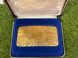 lot 26 image: Limited Edition 1987 John Deere Gold Belt Buckle
