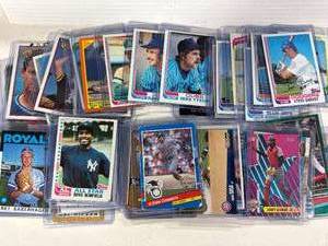 lot 31 image: Misc. Vintage Baseball Card Lot
