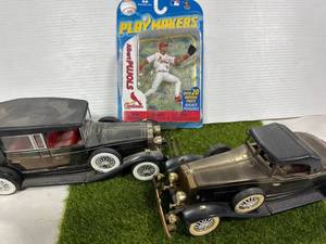 lot 92 image: Battery Operated Cards & Playmakers Figure