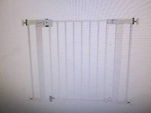 Safety 1st Easy Install 28 Auto-Cl...