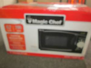 Magic Chef 0.7 Cu. Ft. 700-Watt Mic...