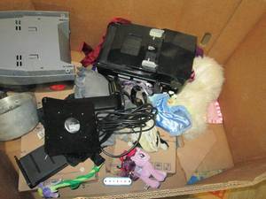 pallet of unclaimed and unsold item...