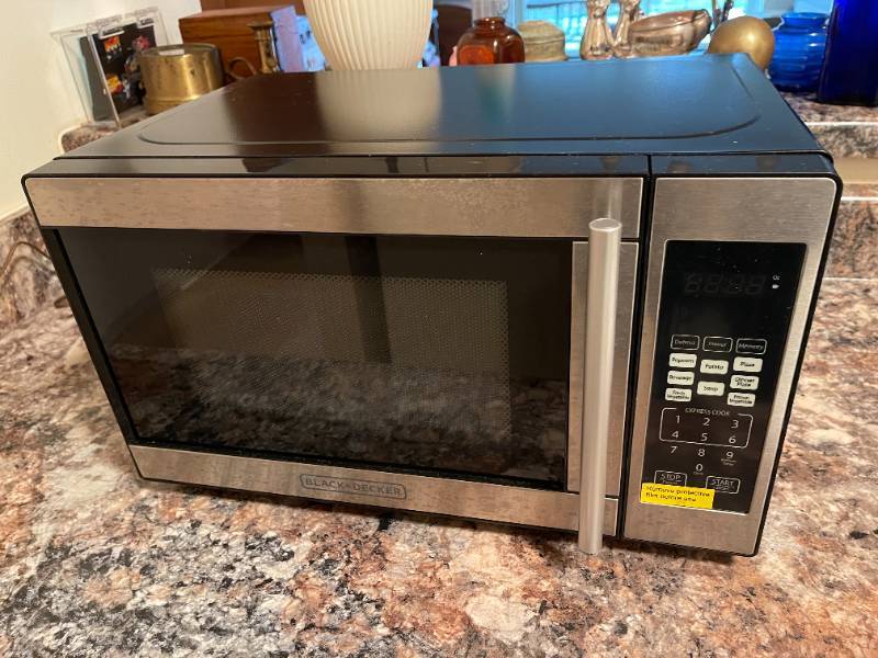 Black and Decker Microwave Model EM720CPN PMB Vintage