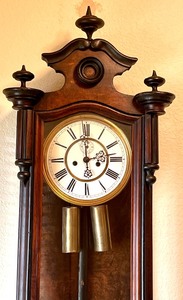 lot 3 image: Antique Vienna Victorian Walnut Wall Clock