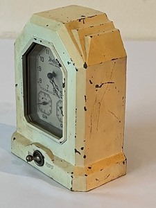 lot 24 image: Vintage Metal Hotpoint Clock
