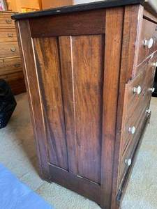 lot 132 image: Vintage Wooden 4 Drawer Dresser