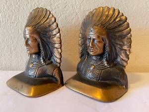 lot 184 image: Vintage Metal Gra-Bar Indian Head Book Ends