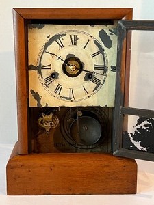 lot 32 image: Vintage Seth Thomas Cottage Clock