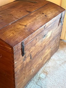 lot 47 image: Large Vintage Wooden Trunk