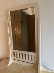lot 202 image: 4 Drawer Vintage Painted Dresser with Mirror