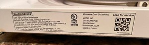 lot 210 image: Black and Decker Microwave Model EM720CPN-PMB