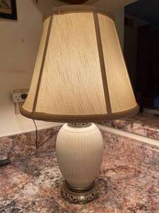 lot 211 image: Vintage Ceramic Table Lamp with Dual Pull Chains