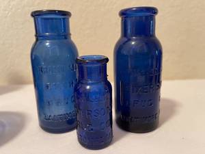 lot 217 image: Variety of Vintage Cobalt Blue Glassware Items