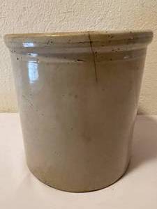 lot 224 image: ER-MAN-Trouts Hand Baked Beans Pottery Crock
