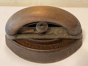 lot 227 image: 2 Vintage Rusty Irons