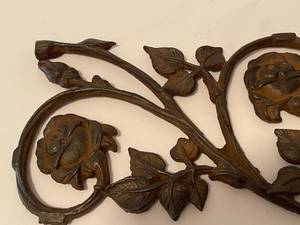 lot 238 image: Rusty Metal Floral Wall Hanging