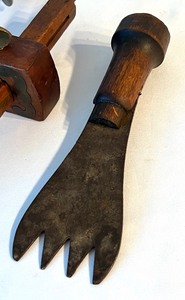 lot 105 image: Antique and Primitive Tools and Utensils