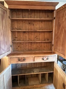 lot 12 image: Vintage Wooden Cabinet