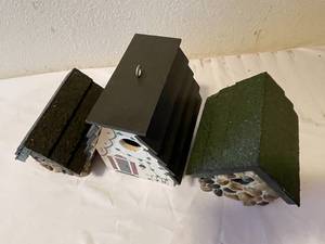 lot 245 image: 3 Fun Birdhouses