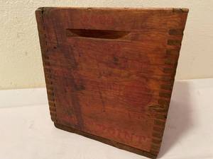 lot 273 image: Vintage Wooden Remington Ammo Box