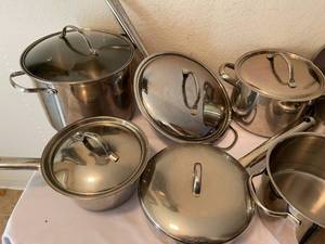 lot 297 image: Large Lot of Pots and Pans