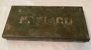 lot 303 image: Vintage Gold Medal Recipe Box with Metal Nabisco Box