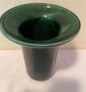 lot 309 image: 439 USA Ceramic Vase